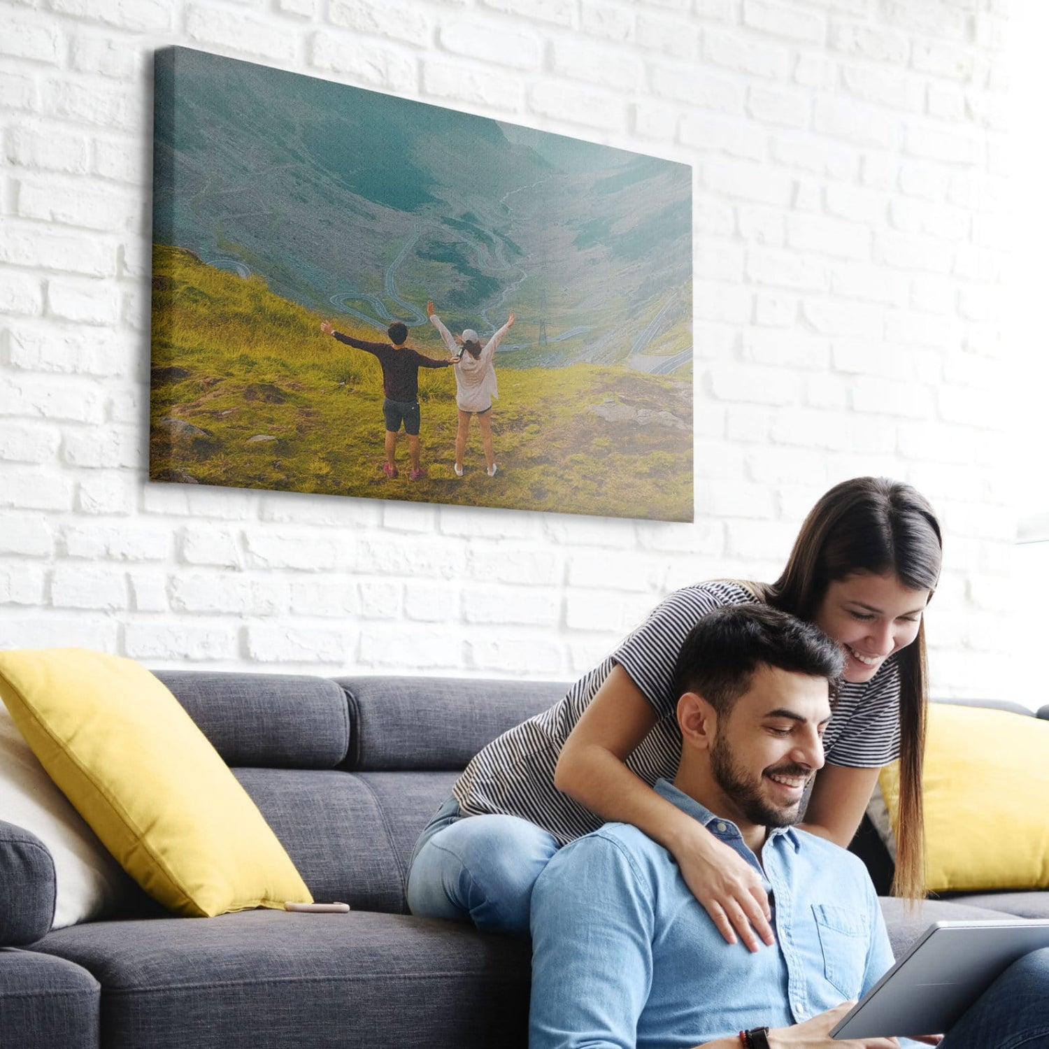 A couple looking on the laptop at the best places to get canvas prints.