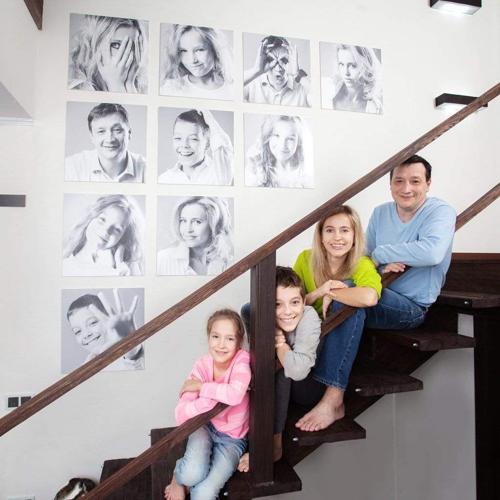 Tips for arranging pictures in your stairway